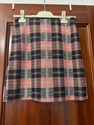 Falda de cuadros rosa y negra