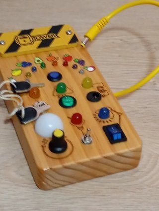 Juguete sensorial madera interruptores