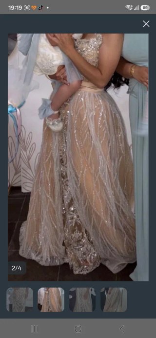 Vestido de fiesta con capa extraíble