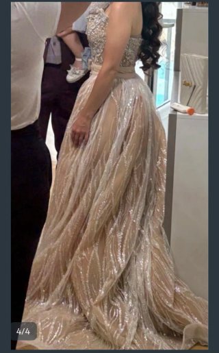 Vestido de fiesta con capa extraíble