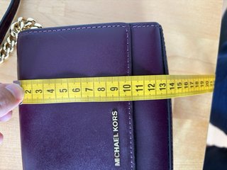 Bolso Michael Kors Morado y Dorado