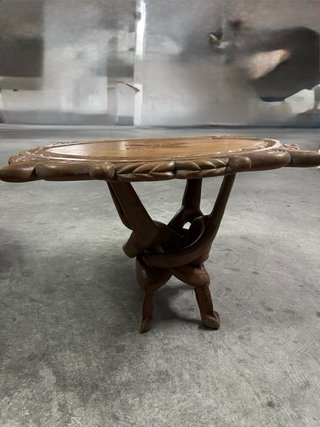 Mesa auxiliar madera tallada