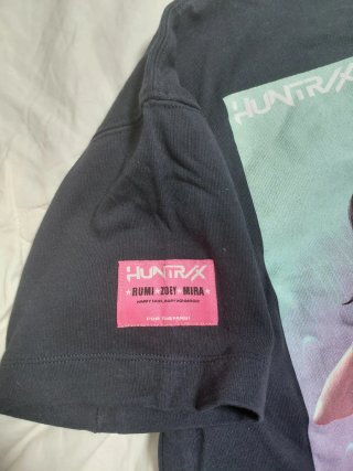 Camiseta K-pop Huntrix Negra. Talla 11-12 años.