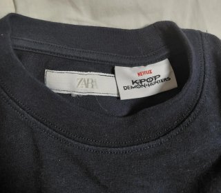 Camiseta K-pop Huntrix Negra. Talla 11-12 años.