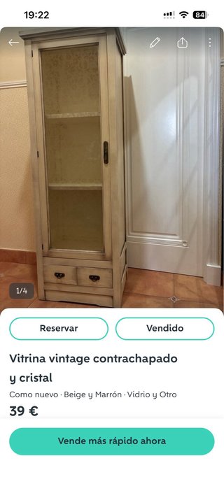 Mueble vitrina vintage madera beige