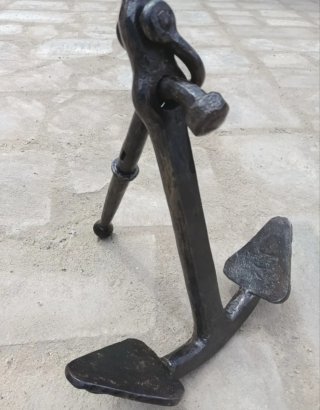 Ancla Antigua de Hierro Fundido