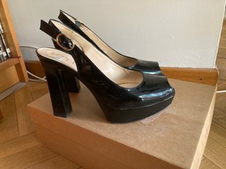 Zapatos de tacón negros