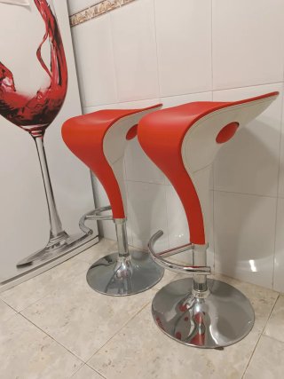 Taburetes Altos Rojos y Plateados,regalo mesa