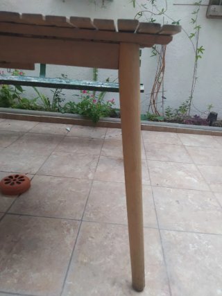 Mesa de exterior Ikea de madera - recoger DOM/LUN