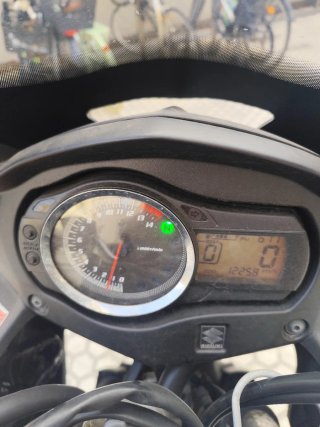 Suzuki Bandit 600 Semicarenada Negra