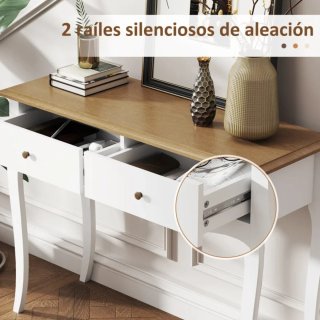Ingresso bianco e in legno con cassetti