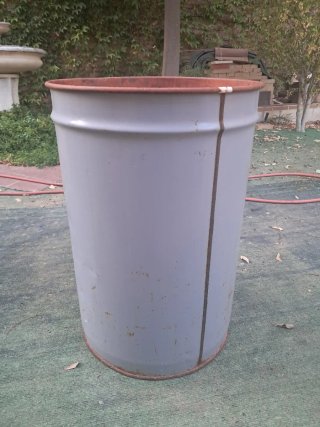 Bidón grande hierro poda quema barbacoa basura
