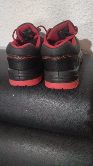 Zapatos de seguridad Be Work negros y rojos