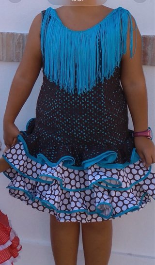 Vestido de flamenca con volantes para niña.10/12