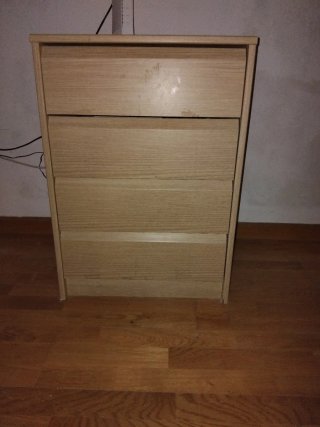 Cajonera de madera clara