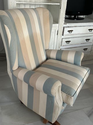 Sillón de tela a rayas para restaurar. Regalo
