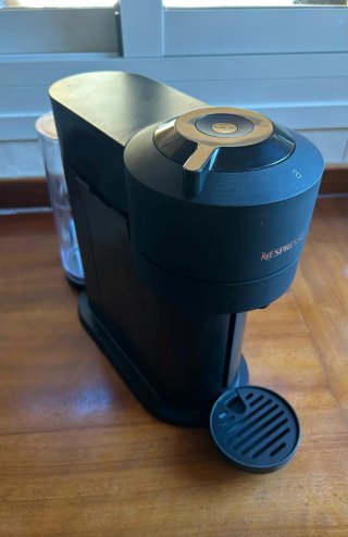 Cafetera Nespresso DeLonghi Negra