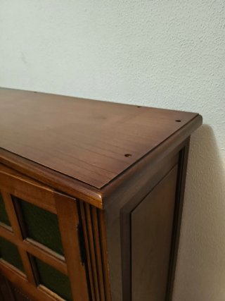 Mueble de Madera con Cajones y Vitrina