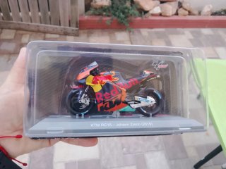 Maqueta Moto KTM RC16 Johann Zarco 1:18