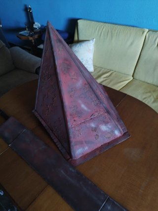 Regalo disfraz piramid head