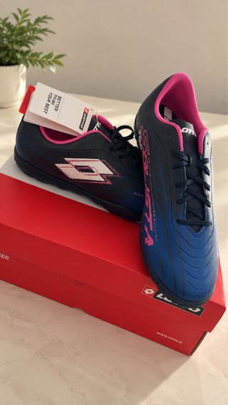 Botines de fútbol Lotto