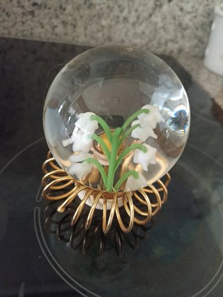 Antigua bola de agua bendita con niño Jesús
