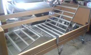 Cama Articulada con Barreras y Mando