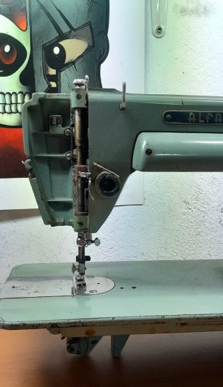 Máquina de coser Alfa vintage
