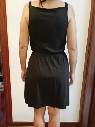 Vestido Negro con Escote