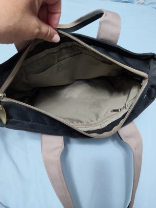 Bolso deportivo Reebok marrón y beige