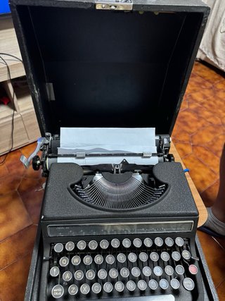 Máquina de escribir Olivetti Studio 46