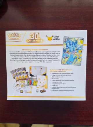 Pokémon 30th Celebration Elite Trainer Box Selado
