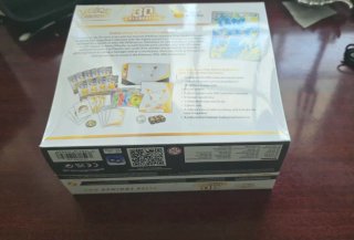Pokémon 30th Celebration Elite Trainer Box Selado