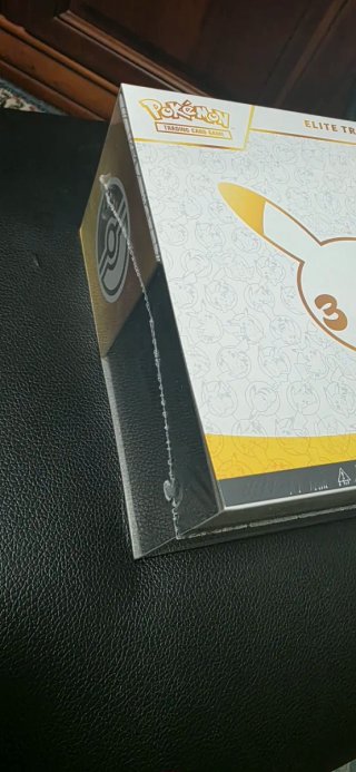 Pokémon 30th Celebration Elite Trainer Box Selado