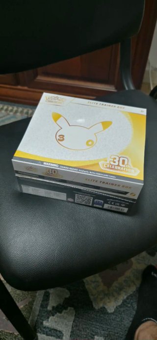 Pokémon 30th Celebration Elite Trainer Box Selado