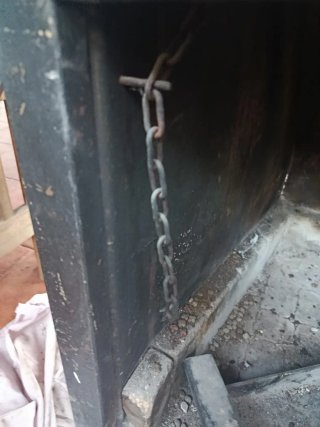Chimenea de metal negra