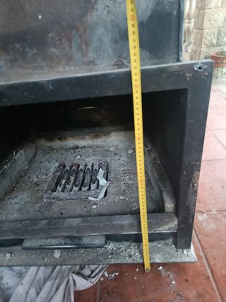 Chimenea de metal negra