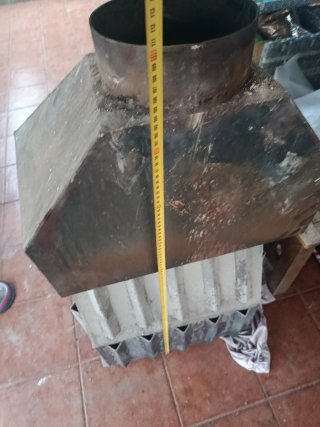 Chimenea de metal negra