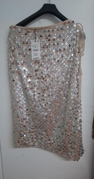 Falda midi lentejuelas asimetrica