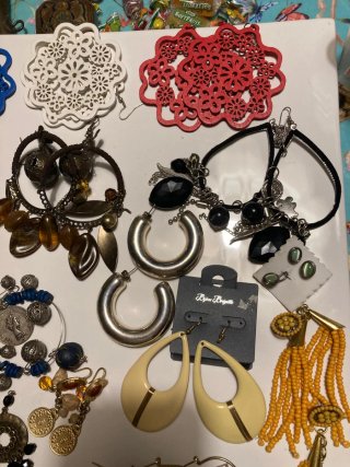 Lote 21 pares de pendientes Nuevos.