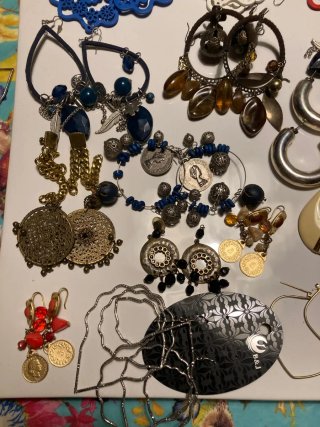 Lote 21 pares de pendientes Nuevos.