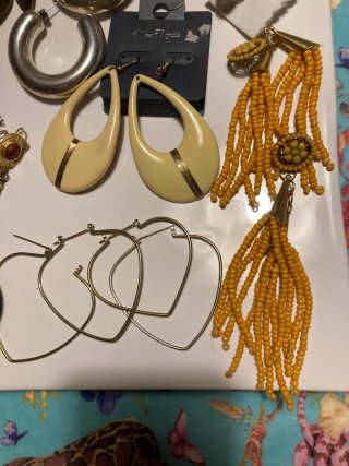 Lote 21 pares de pendientes Nuevos.