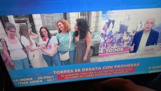 TV Samsung 28 pulgadas con soporte de pared