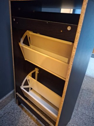 Zapatero negro madera