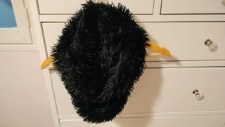 Cuello de pelo negro