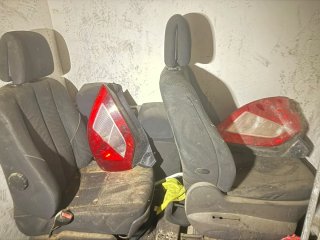 Asientos y Luces Traseras de Coche Renault
