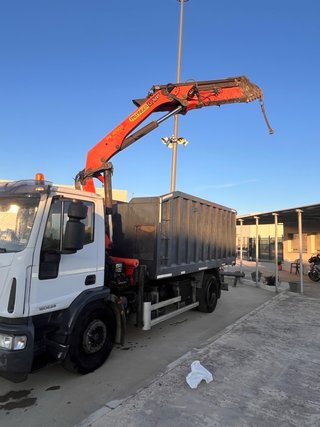 Camión Iveco Eurocargo 180E28 del 2010