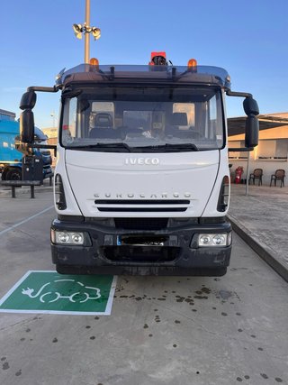 Camión Iveco Eurocargo 180E28 del 2010