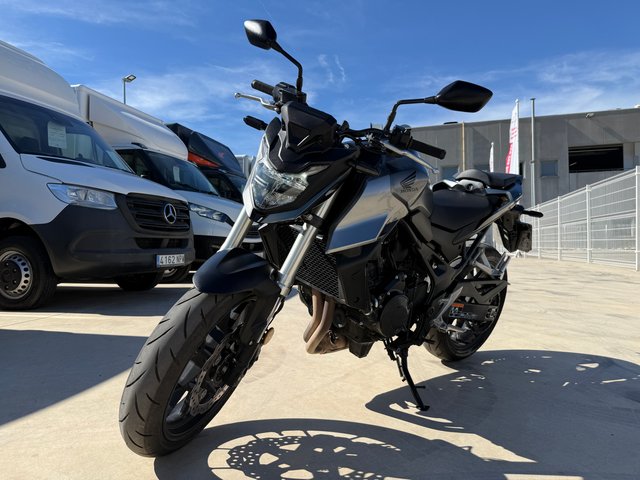 Honda CB750 Hornet A2 (2023)