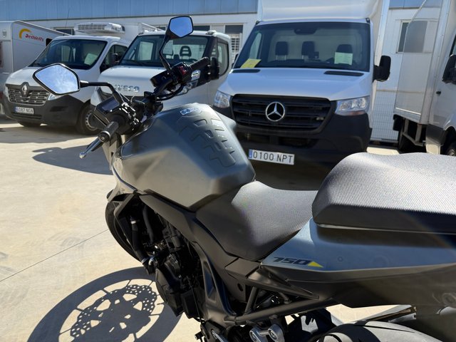 Honda CB750 Hornet A2 (2023)